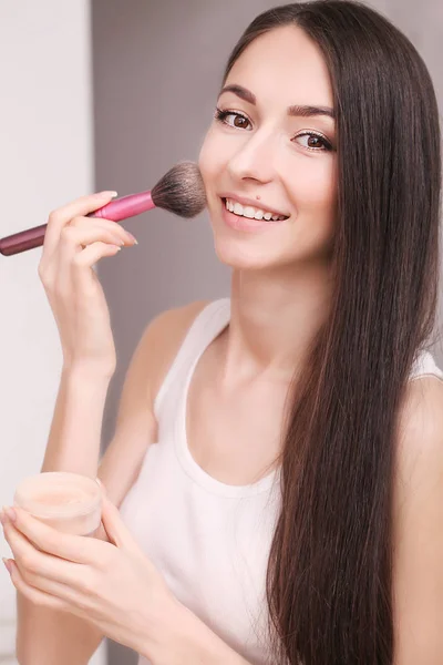 Cosmetics, health and beauty concept - beautiful woman with closed eyes and makeup brush — Stock Photo, Image