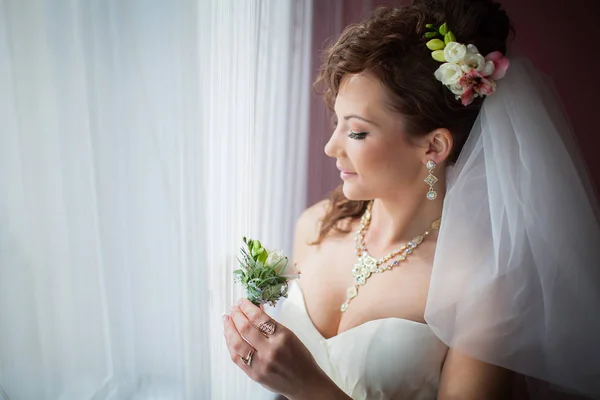 Potret pengantin yang cantik. Gaun pernikahan. Dekorasi pernikahan — Stok Foto