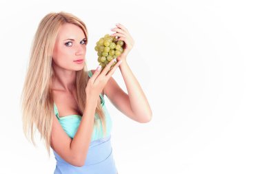 Kız bir avuç üzüm
