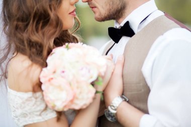 Gelin Damat kucaklar