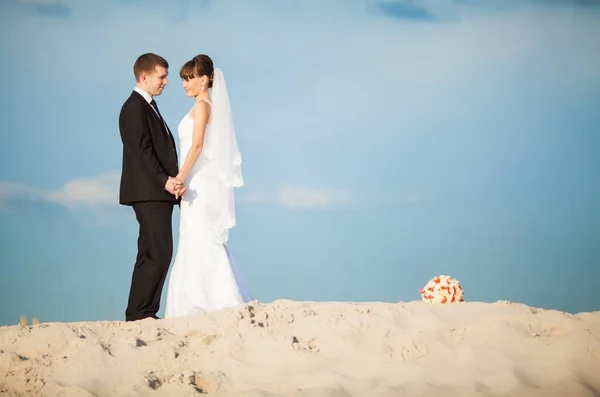 En bild av bröllop session på stranden — Stockfoto