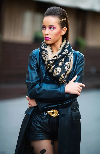 Young stylish woman against old building wall — Stock Photo, Image