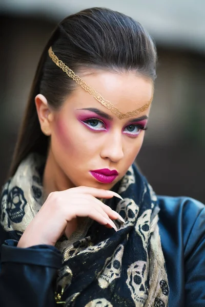 Portrait of a beautiful brunette — Stock Photo, Image