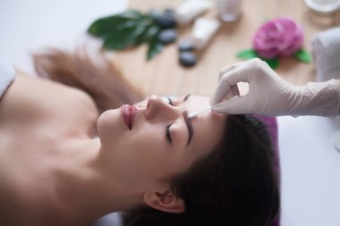 masaj spa salonu içinde sahip güzel bir genç kadın