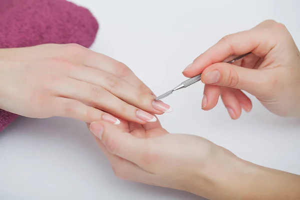 Donna cura delle mani. Primo piano di belle mani femminili avendo Spa Ma — Foto Stock