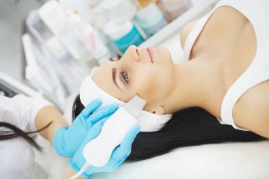 Vücut bakımı. Kadın yüz cilt analizi alma. Kozmetik