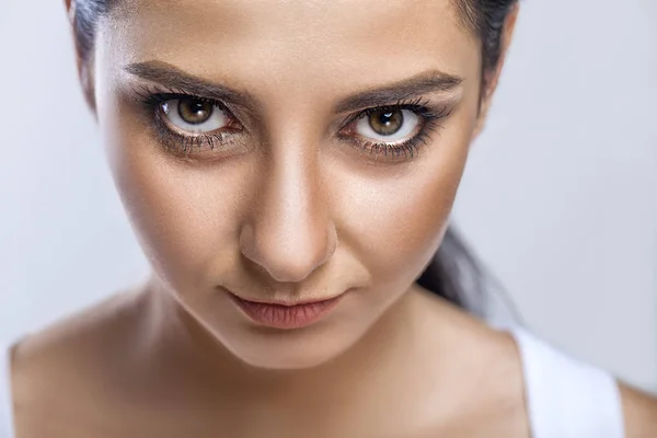 De gezicht van de vrouw van de schoonheid. Portret van mooie Sexy jonge vrouw met — Stockfoto