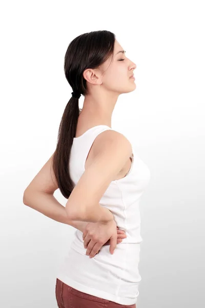 Sırt ağrısı. Closeup belkemiği olan güzel bir kadın veya böbrek ağrısı, sırt ağrısı. Acı acı hissi, kas veya sinir ağrısı, vücudunda elele kadın. Sağlık sorunu kavramı. Yüksek çözünürlük