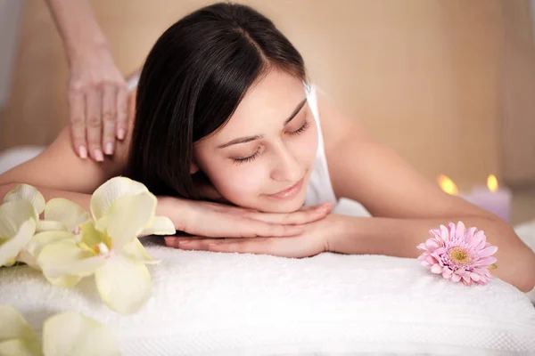 Personas, belleza, spa, estilo de vida saludable y concepto de relajación  - —  Fotos de Stock