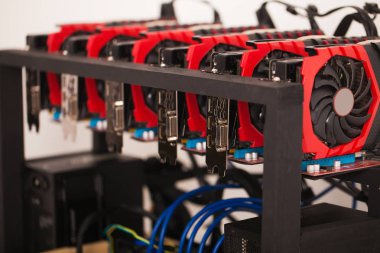 Grafik ekran kartları e-para için çalışıyor. Bilgisayar Bitcoin için