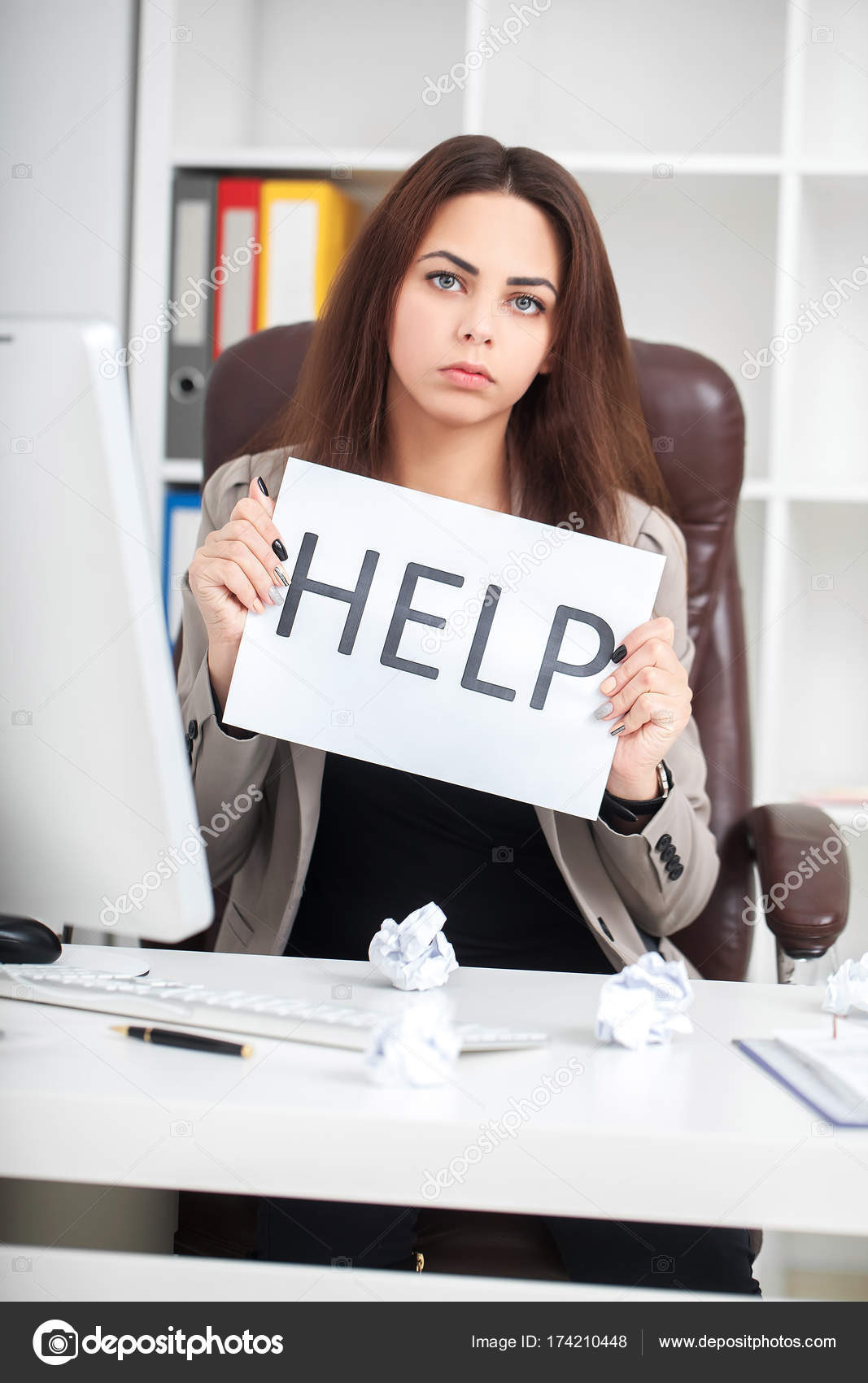 analnie-zhenshina-v-kachestve-stola