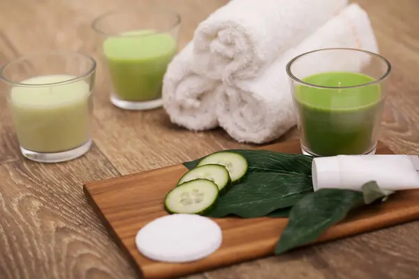 Hermosa composición de spa sobre fondo de madera — Foto de Stock