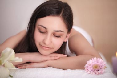 Kadın. Güzellik Spa salonları yordamda masaj. Vücut Bakımı