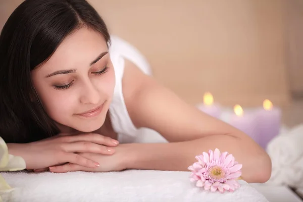 Spa Woman. Massage Procedure In Beauty Spa Salon. Body Care — Stock Photo, Image