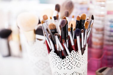 Profesyonel makyaj fırçası koleksiyonu