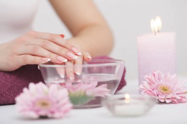Manikür gül çiçek ile Fransız. Spa
