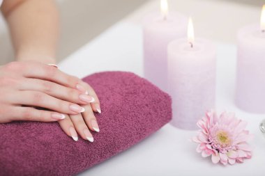 Manikür gül çiçek ile Fransız. Spa