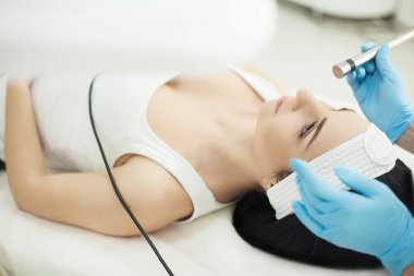 Ultrasonik yüz Temizleme, peeling, bir Güzellik Salonu