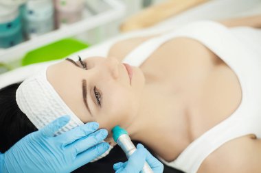 Geçerli tre kullanarak cilt tedavisi zevk güzellik spa de yalan kız