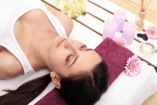 Facial Beauty Treatment. Beautiful Woman Getting Cosmetic Mask — Stock Photo, Image