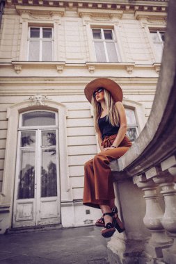 Gürültü. Vintage tarzı. Güzel turistik İtalya. eski şehir conce