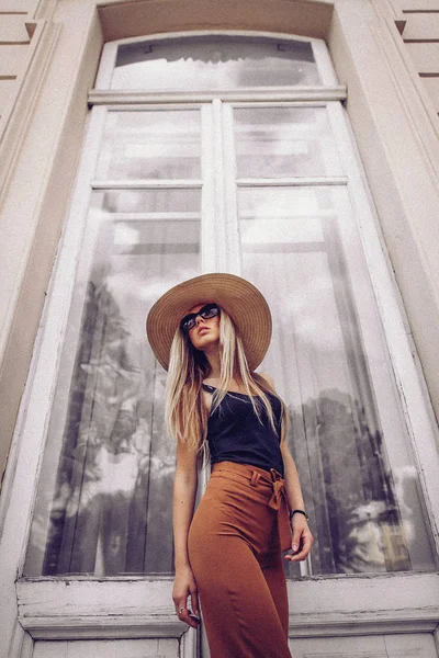 Lärm. Vintage-Stil. schöner Tourist in Italien. Altstadt — Stockfoto