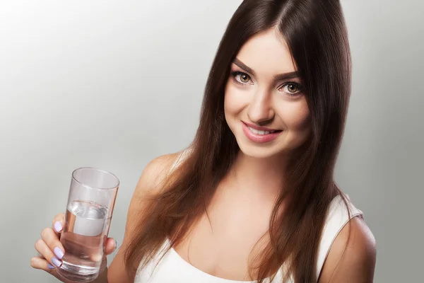 Drink water. Young girl drinking water from the glass. Daily wat — Stock Photo, Image