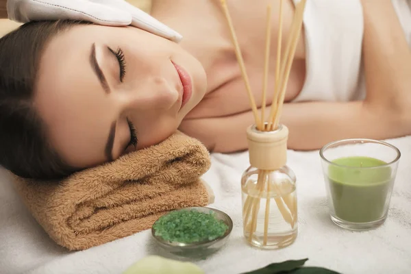 Spa. Beautiful Young Woman Getting a Face Treatment at Beauty Sa — Stock Photo, Image