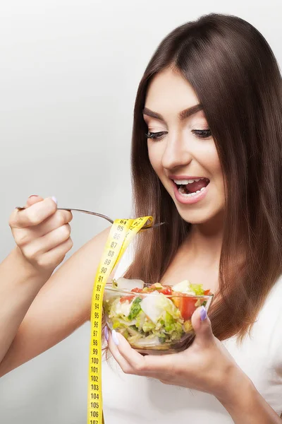 Dieta. Comida saludable. Perder peso y conceptos corporales sutiles. FITNES — Foto de Stock