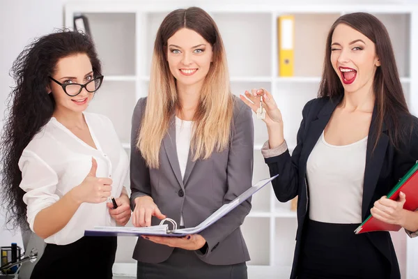 Image of business partners discussing documents and ideas at mee — Stock Photo, Image