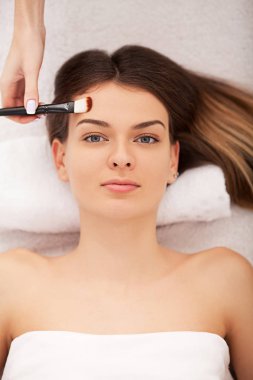 Spa. Donanım kozmetik. Güzel genç kadın portre resim