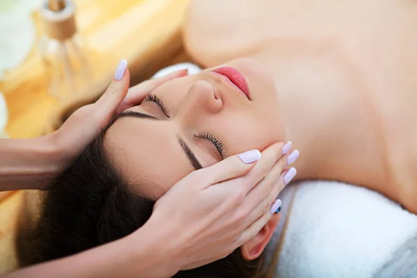 Spa. Beautiful Young Woman Getting a Face Treatment at Beauty Sa — Stock Photo, Image