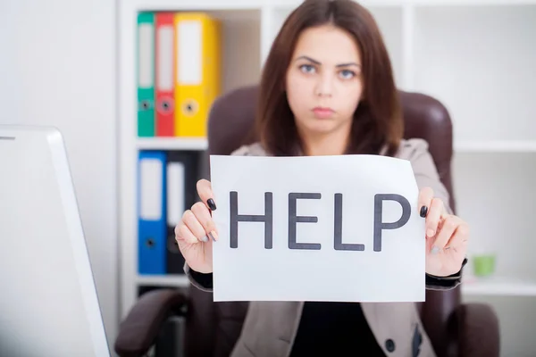Stressed business woman imploring for help, holding a cardboard — Stock Photo, Image