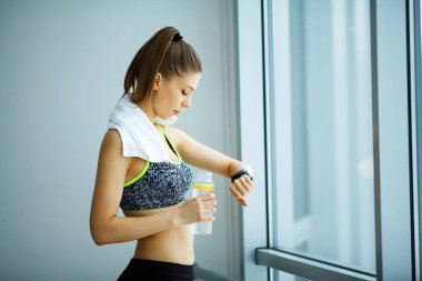 Saatler seyir güzel atletik kız