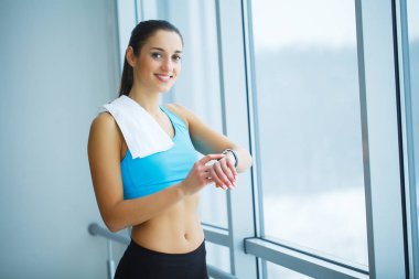 Saatler seyir güzel atletik kız