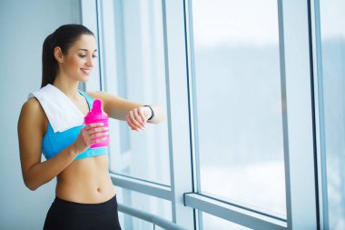 Saatler seyir güzel atletik kız