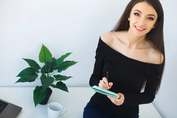 Beautiful young girl working on computer at home — Stock Photo, Image