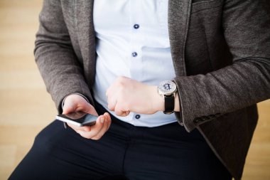 BTC. Bir işadamı crypo Döviz Alım bitcoin ve e yatırım