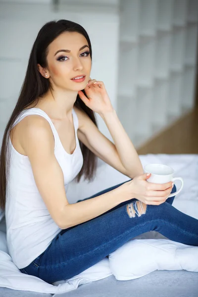 Young Beautiful Woman Sitting on Bed — Stock Photo, Image