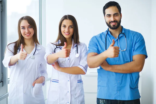 Portrait of medical team standing with arms crossed in hospital — Stock Photo, Image