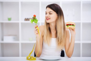 Abur cubur sağlıklı beslenme karşı arasında seçim