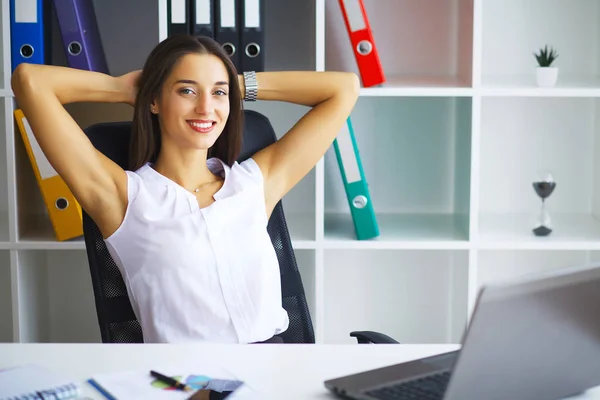 Affärsmän. Porträtt av kvinna i Office — Stockfoto