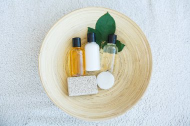 Spa gerekli olanlar dahil olmak üzere doğal yağlar, tuz, sabun. Organik d.