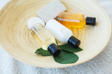 Spa gerekli olanlar dahil olmak üzere doğal yağlar, tuz, sabun. Organik d.