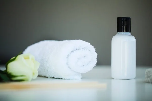 Spa still life with blossoms of white rose and essential oils. — Stock Photo, Image