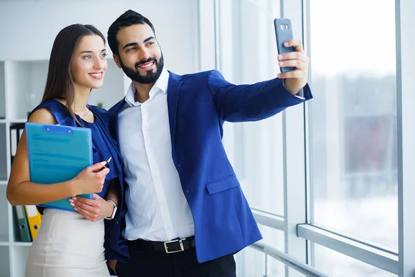 Affärskollegor ha möte i office — Stockfoto