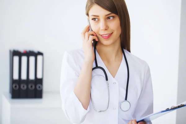 Portrait of young doctor standing in medical office — Stock Photo, Image