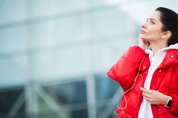 Fitness-Frau beim Workout im Stadion-Hintergrund — Stockfoto