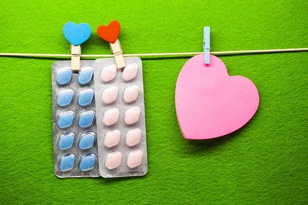 Pil voor mannen gezondheid en Valentijnsdag achtergrond. — Stockfoto