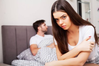Stresli çift savunarak ve evlilik sorunları